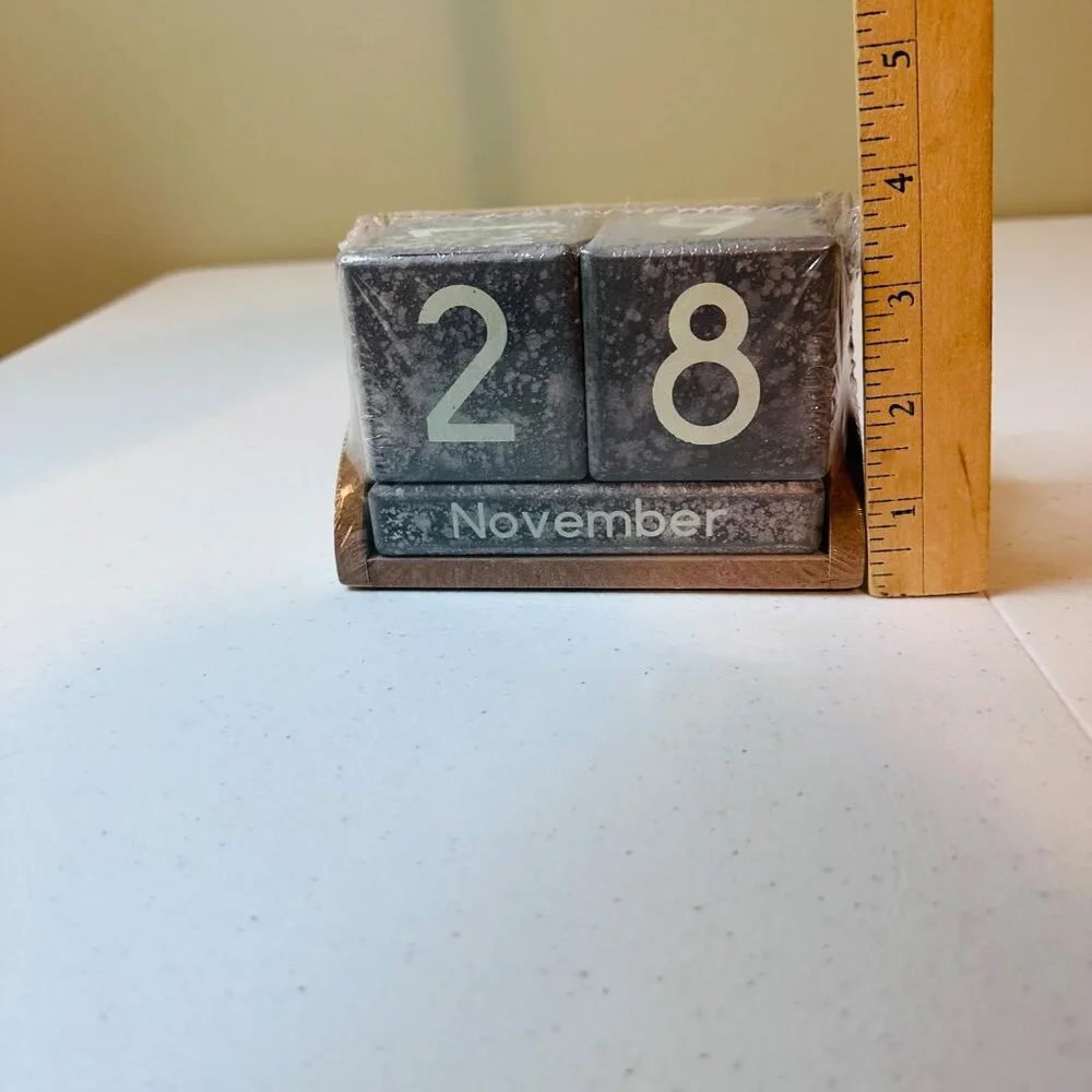 Perpetual Calendar With Month Date Display Block Numbers